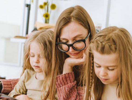 πώς γεννιούνται τα μωρά 