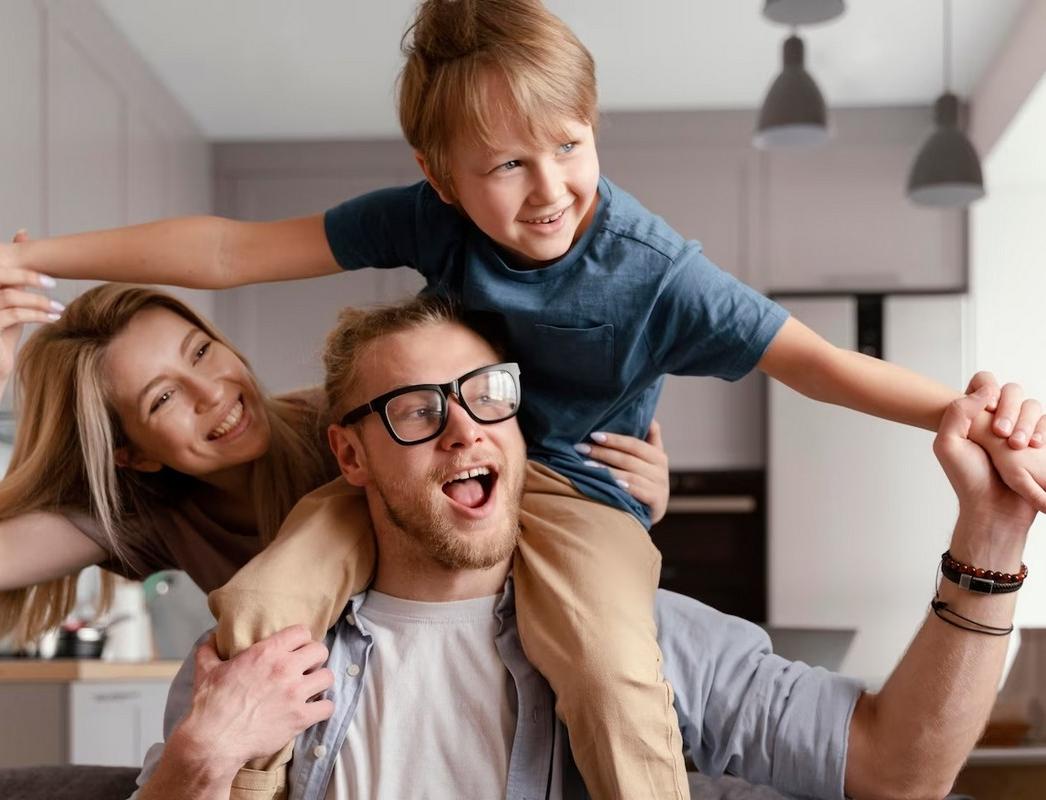 χαρούμενοι γονείς 