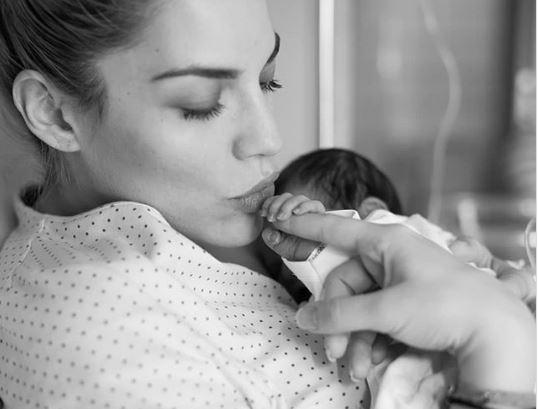 boom μαντώ γαστεράτου γέννησε