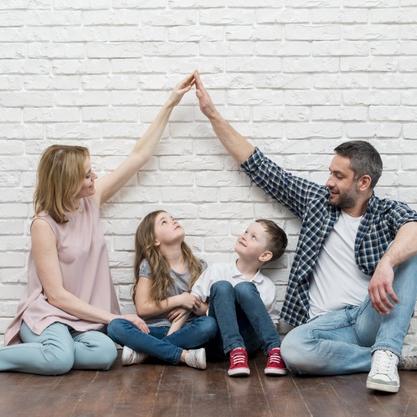 οδηγίες που δημοσίευσε ο ΕΟΔΥ για παιδιά και οικογένειες