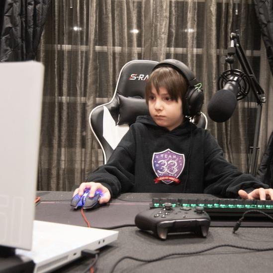 boom_οκτάχρονος