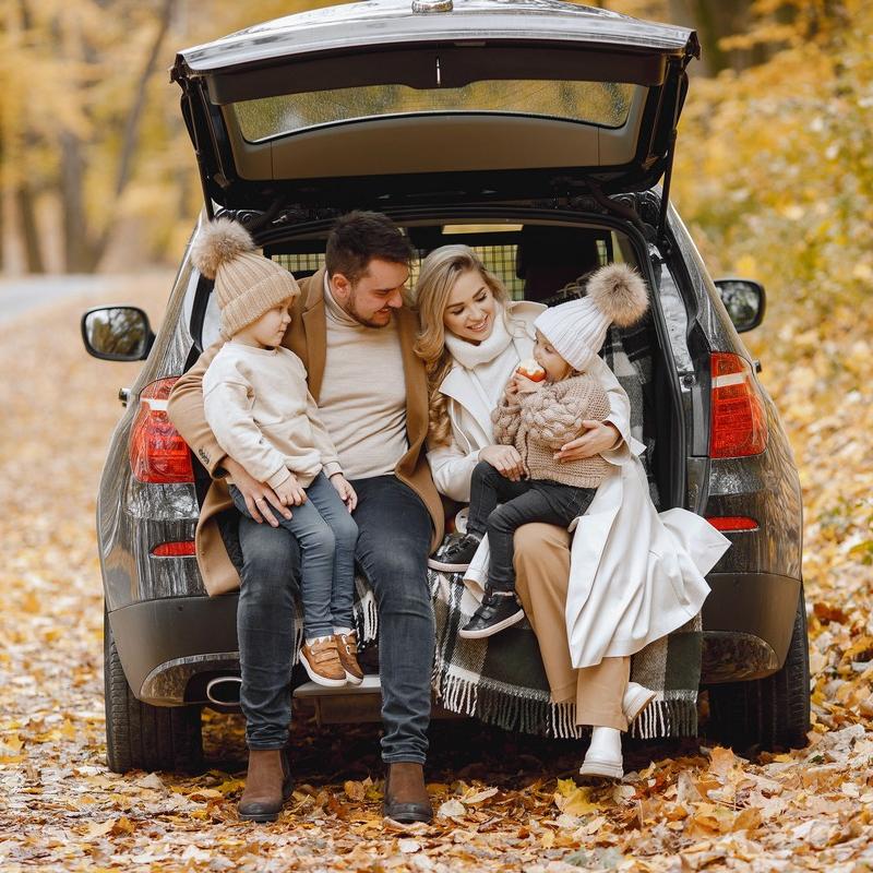 αυτοκίνητο οικογένεια τρία παιδιά 