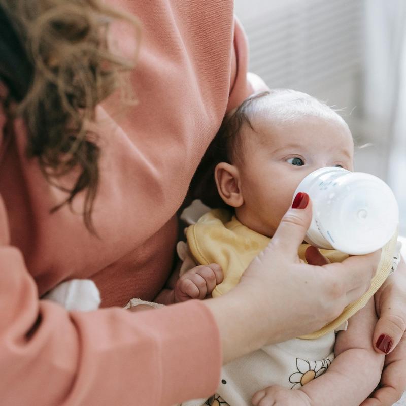 μαμάδες δεν θηλάζουν 