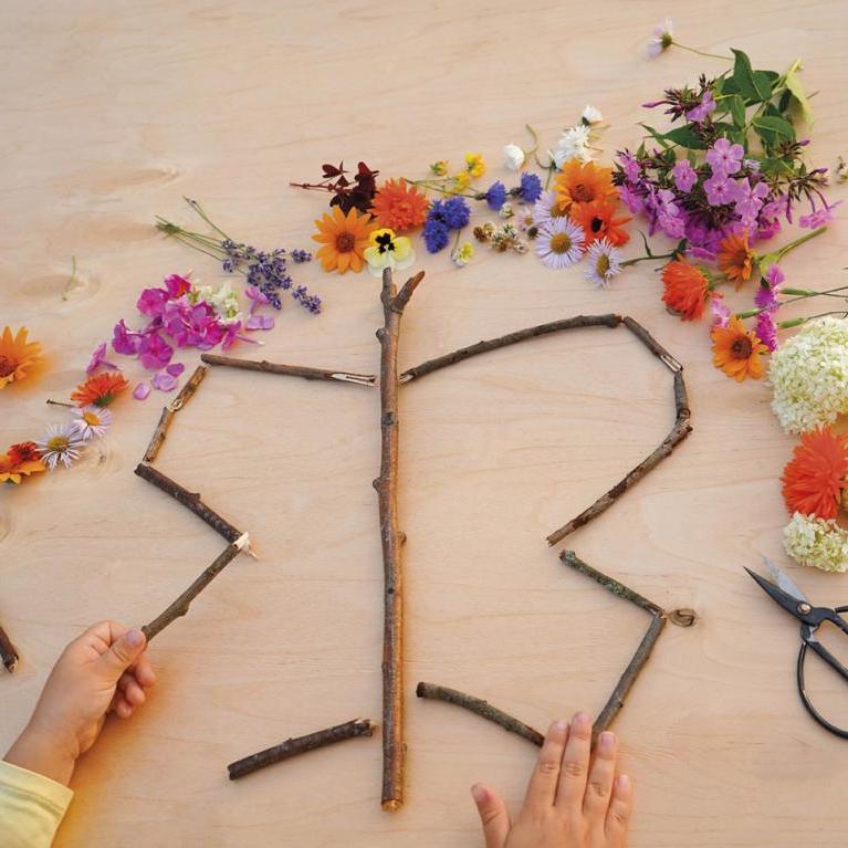 πρωτομαγιάτικο στεφάνι 