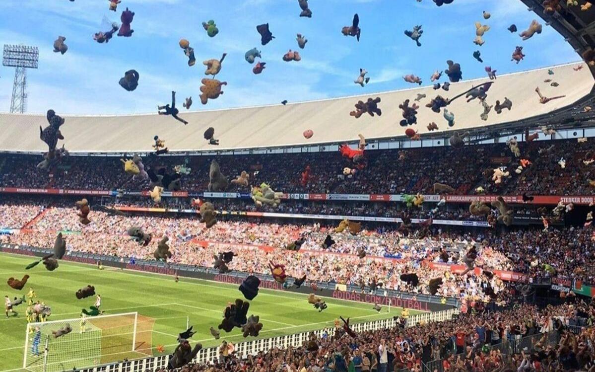 boom_teddy_bears_at_a_football_match