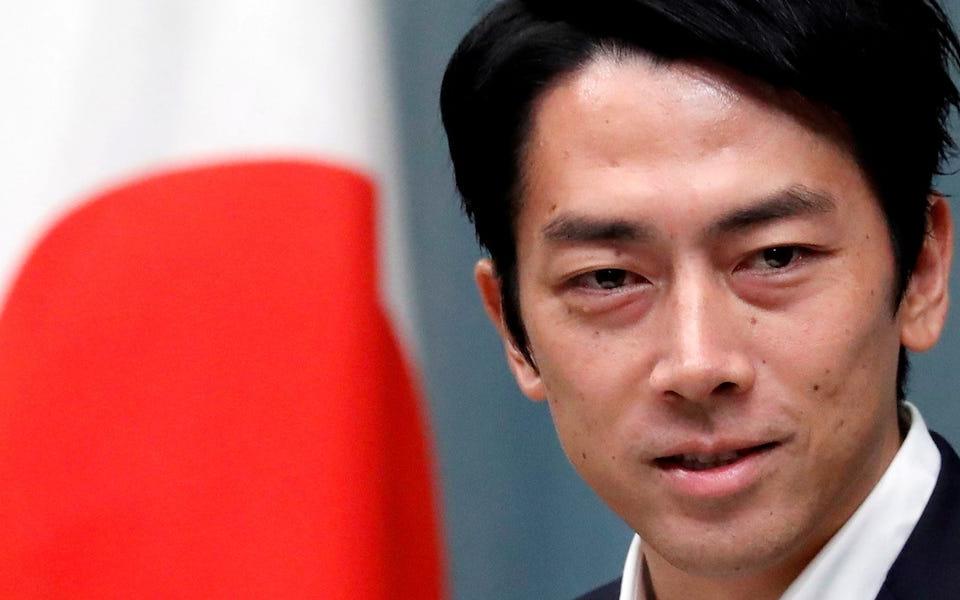 boom Ιάπωνας υπουργός παίρνει άδεια πατρότητας