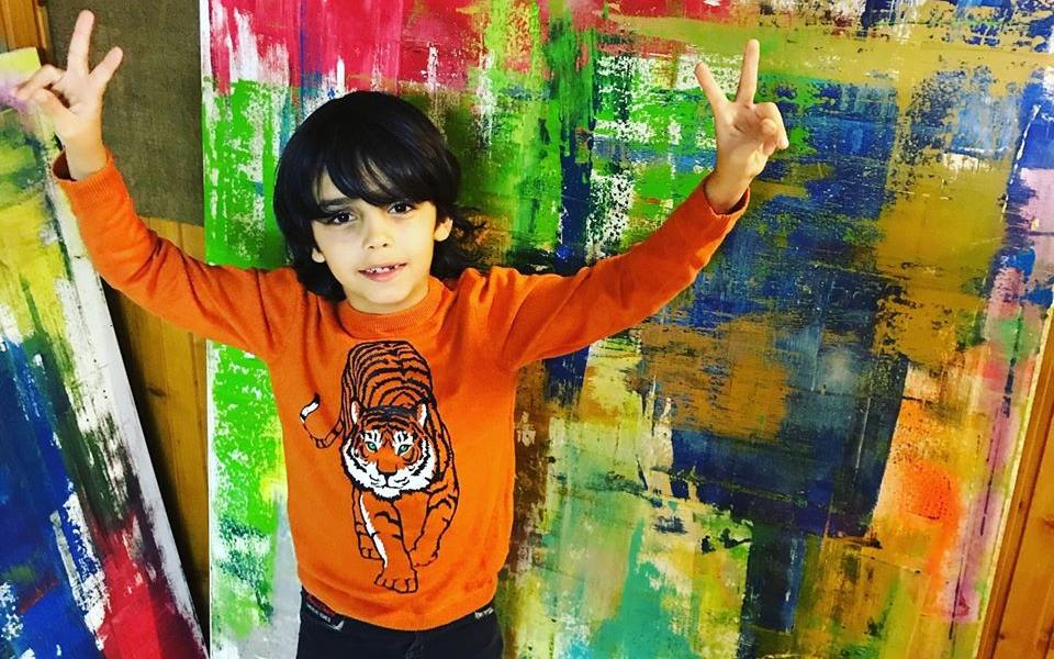 Oι πίνακες του 7χρονου Μίκαϊλ Ακάρ κοστίζουν χιλιάδες ευρώ