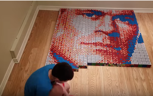 9χρονο αγόρι με δυσλεξία δημιούργησε το πορτραίτο του John Cena χρησιμοποιώντας κύβους του Rubik