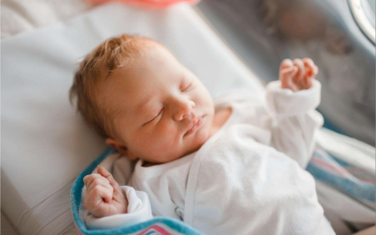 boom δήλωση γέννησης μόνο στο μαιευτήριο