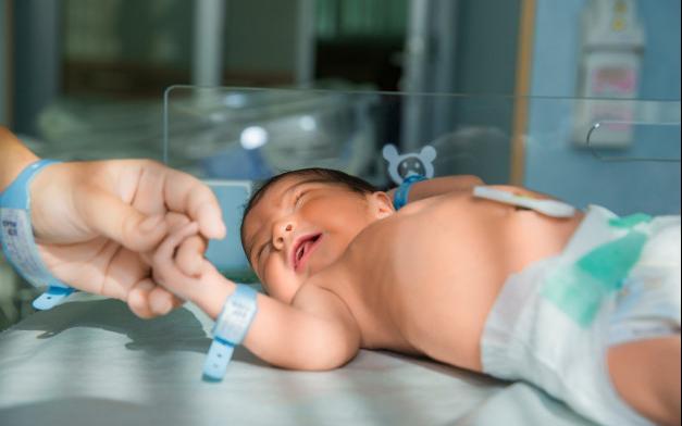 Άνοιξε η πλατφόρμα για το επίδομα γέννησης