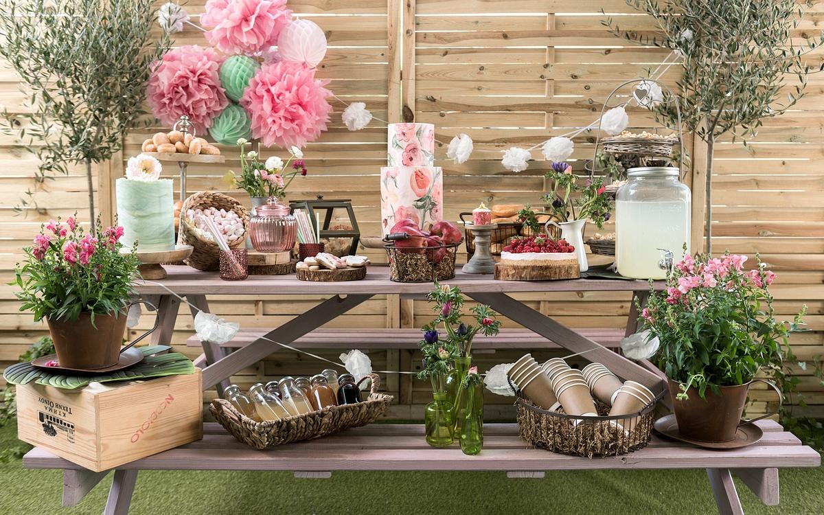 boom garden party the cakers