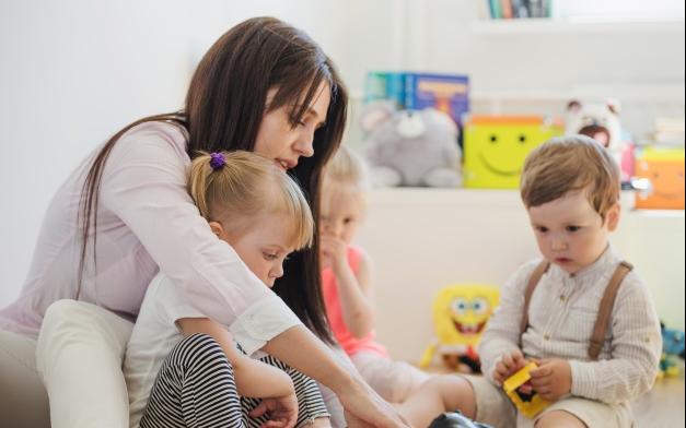 boom νταντάδες γειτονιάς