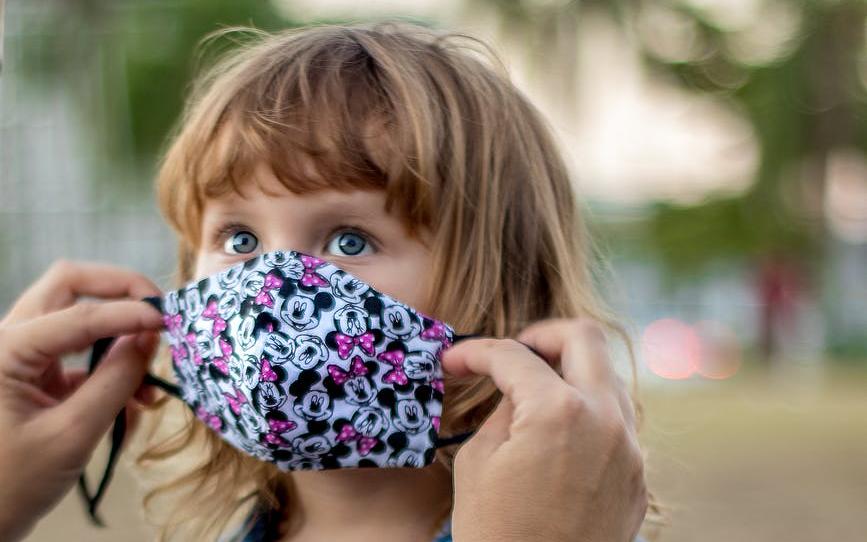χρήση μάσκας μικρά παιδιά 