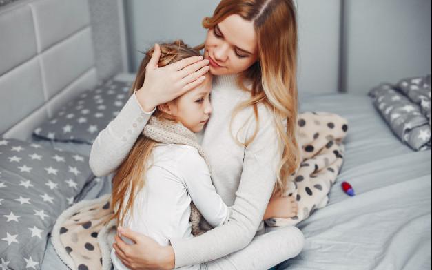 ύποπτα συμπτώματα κορωνοϊού σε παιδιά 