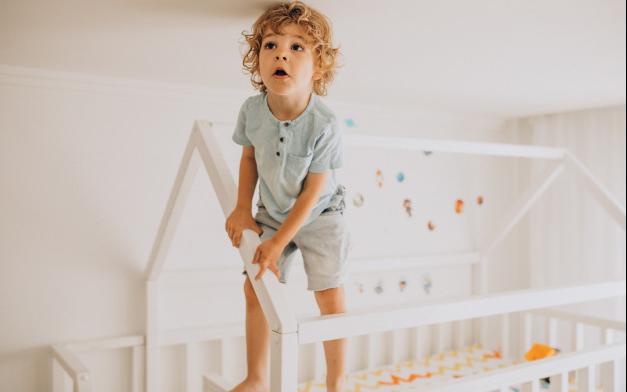 παιδί ξυπνάει τη νύχτα 