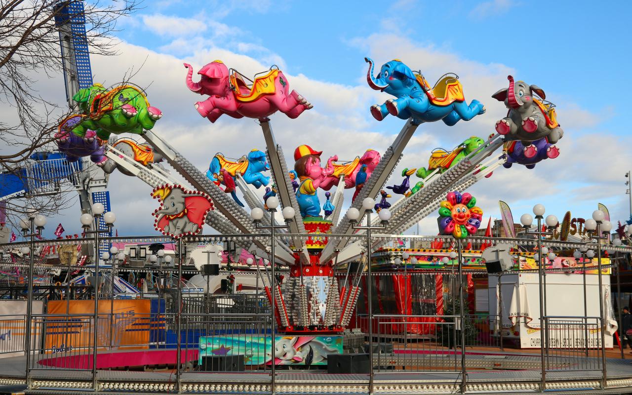 Ανοίγουν παιδότοποι και λούνα παρκ