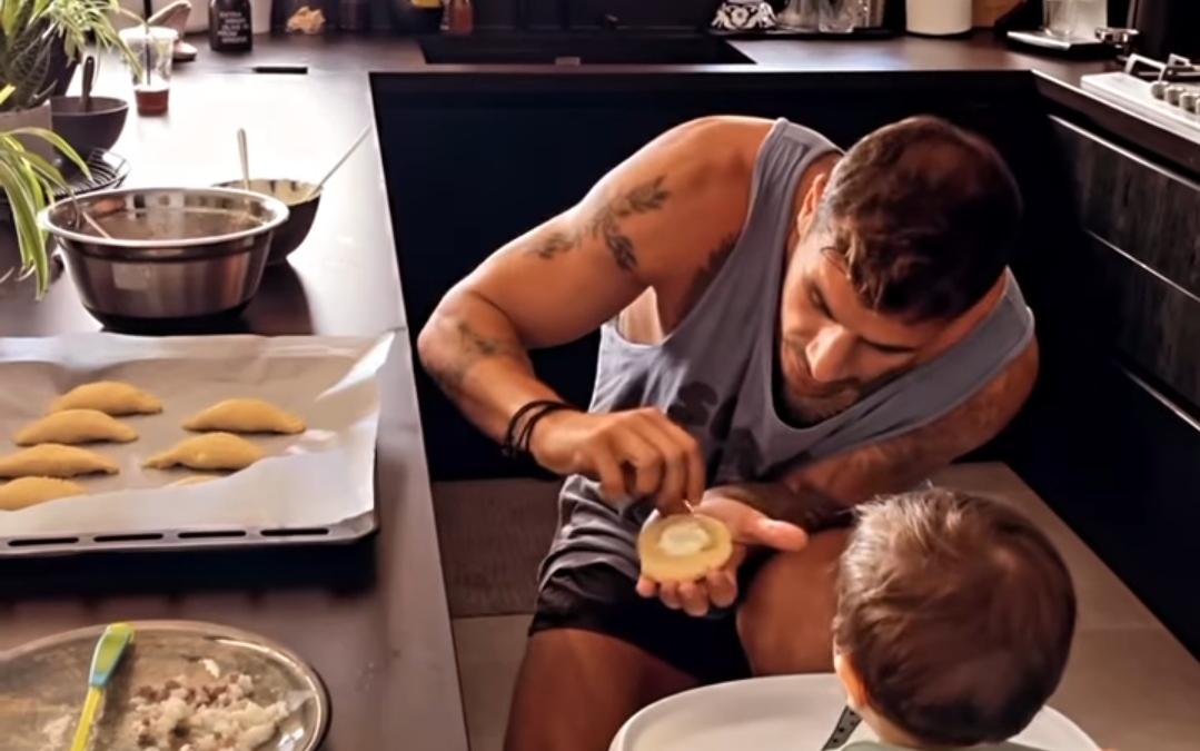 Άκης Πετρετζίκης