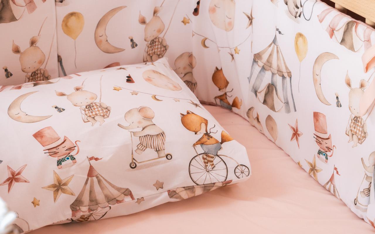 καρφιτσωμένος γάτος