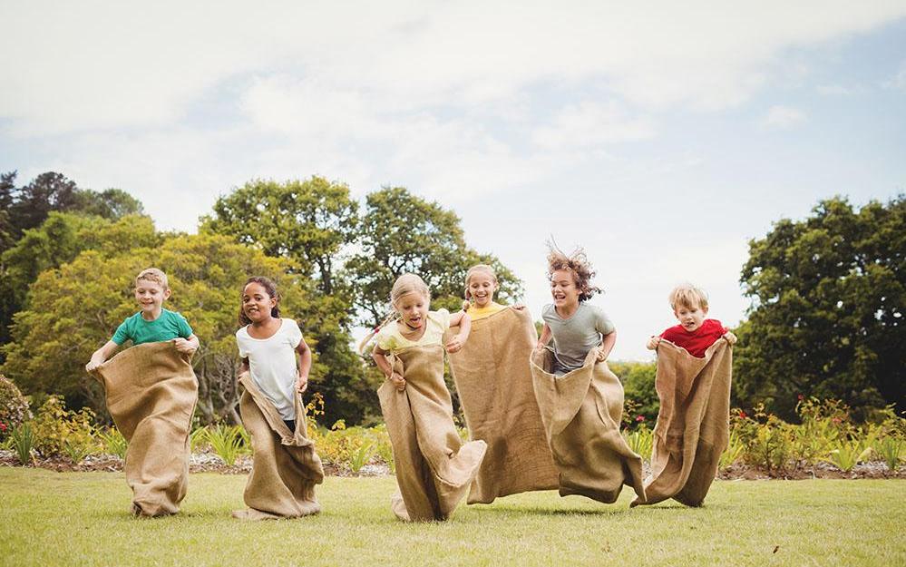 it's all about playing παιδικά πάρτι 