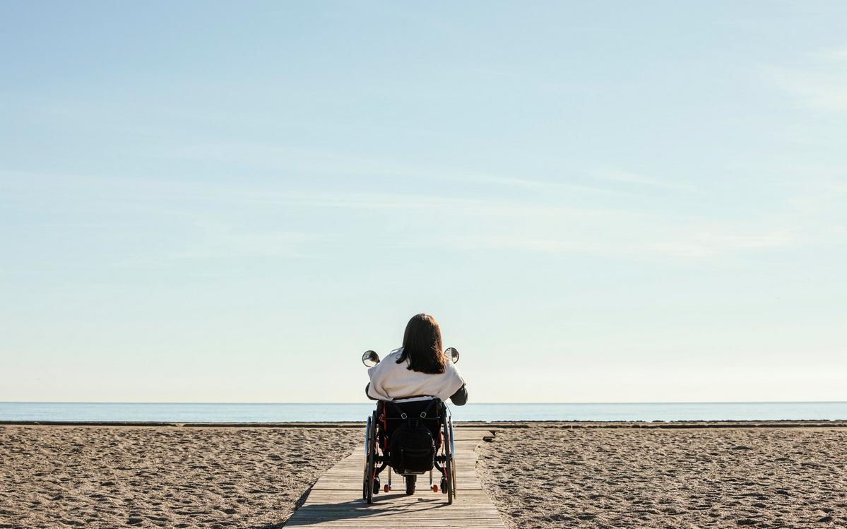 WOMAN WHEEL CHAIR