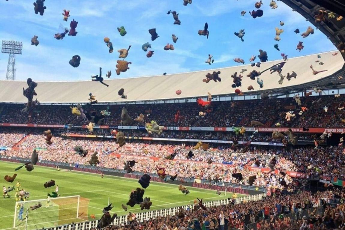 boom_teddy_bears_at_a_football_match