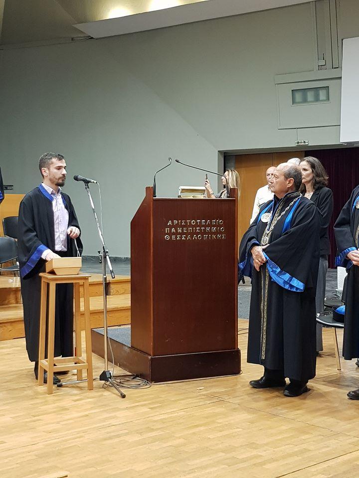 Αργύρης Κουμτζής: Ο φοιτητής με ολική απώλεια όρασης που αρχικά απορρίφθηκε από το ΑΠΘ, πήρε το πτυχίο του με άριστα και ετοιμάζεται για το Πανεπιστήμιο του Göttingen