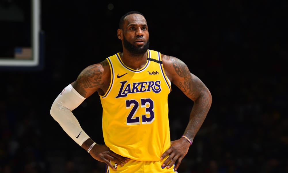 boom lebron james προσφέρει δωρεάν πανεπιστημιακή φοίτηση